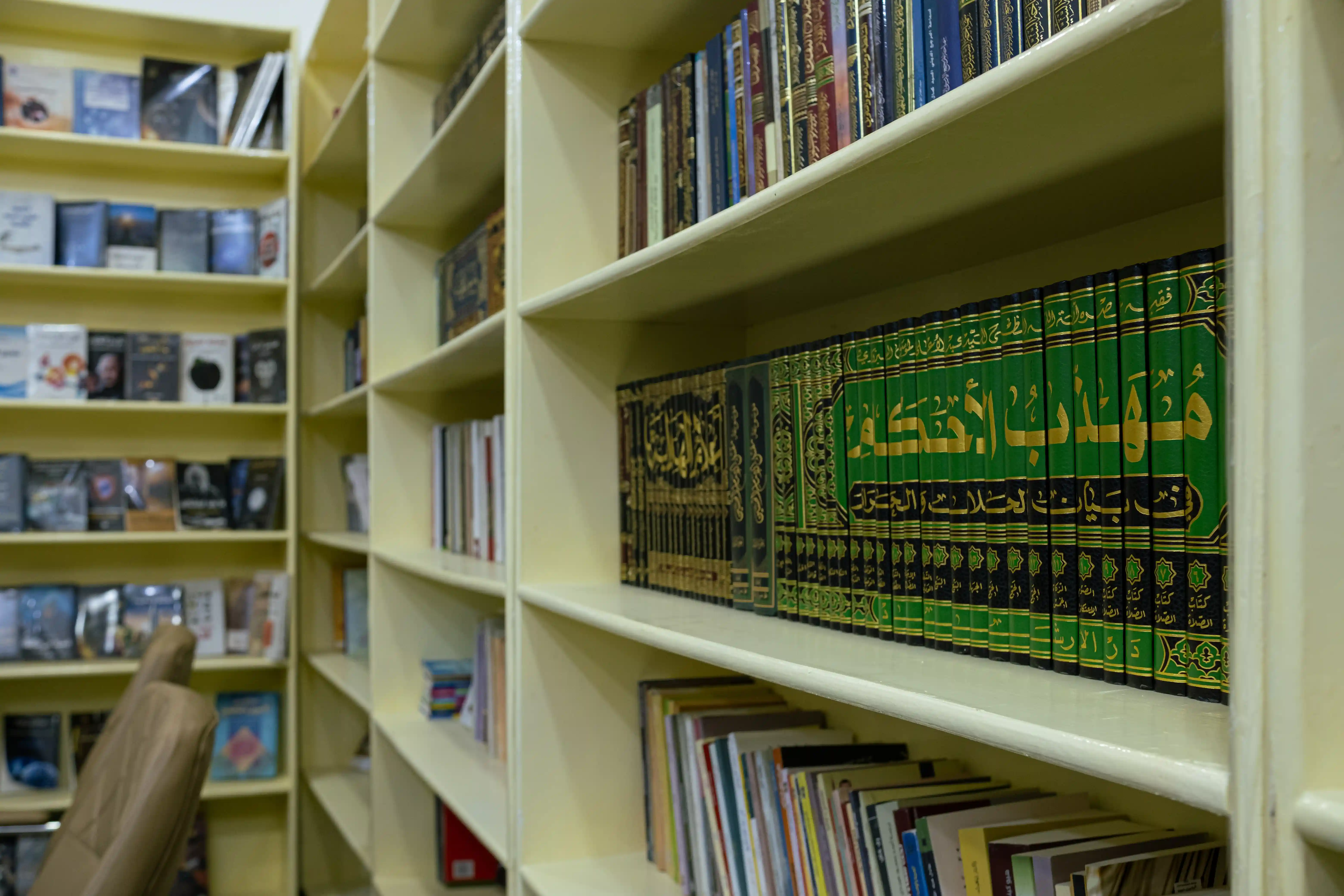 داخل المكتبة